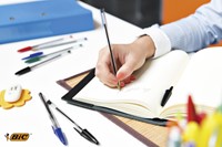 Balpen Bic Cristal medium assorti blister à 8+2 gratis-1